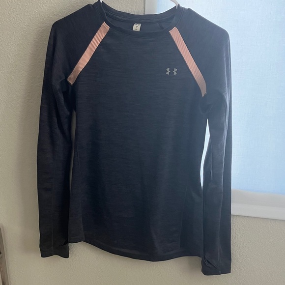 Under Armour Tops - Under Armour Charcoal‎ and Light Pink Peach Athletic Top